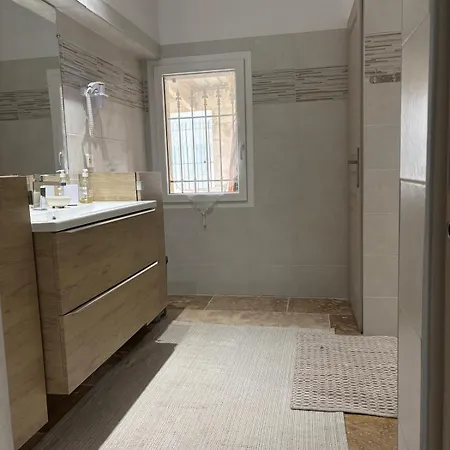 Dans Ancien Moulin *